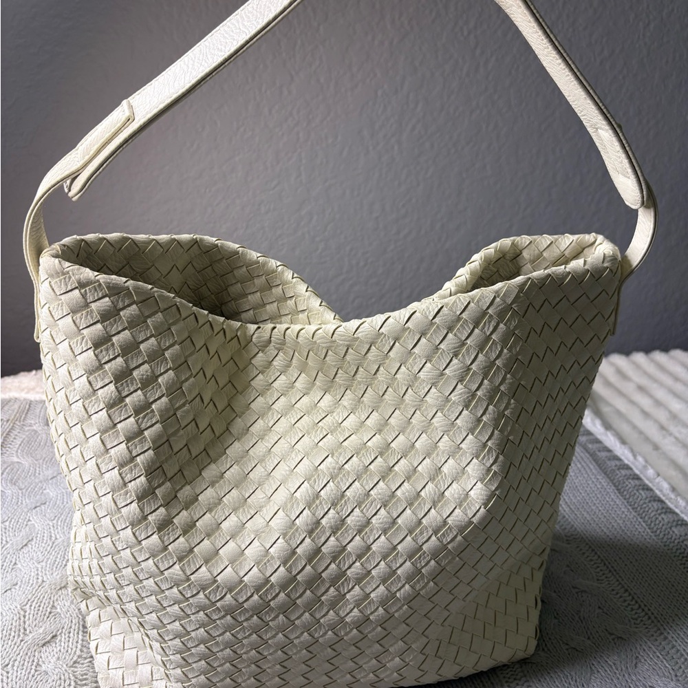 Chic Cream Woven Shoulder Bag
